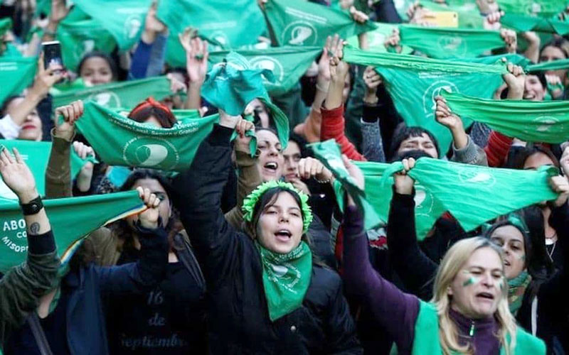 MAJČINSTVO U SLOBODI